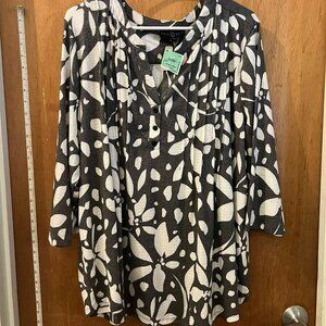 Size 3X - Fred David - NWT - Gray and White Floral 3/4 Sleeve Pullover Blouse